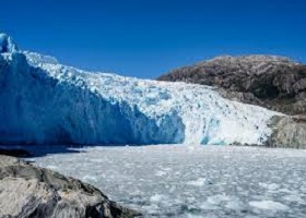 Scenic cruising El Brujo Glacier / Scenic Cruising Canal Sarmiento